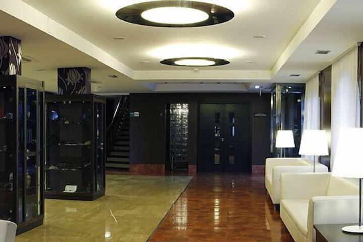Entrance & Lobby