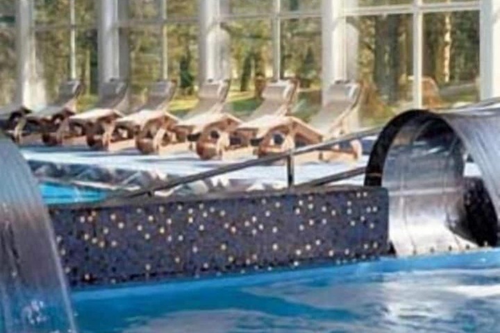 Hotel Pool