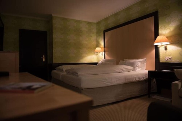Room 8 of 23