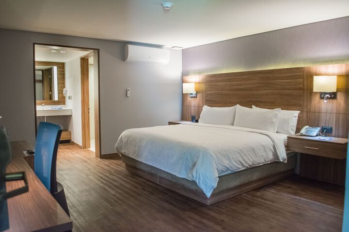 Room 10 of 61