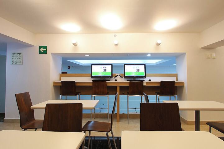 Business Center 42 of 54