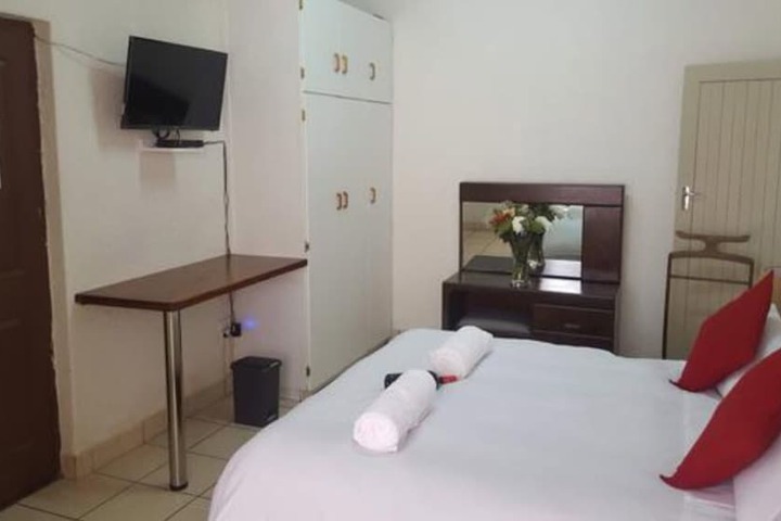 Room 6 of 25