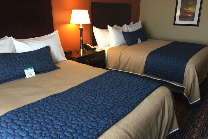 2 Queen Beds (1 of 3)