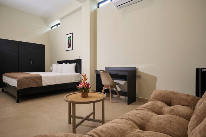 Room 8 of 33