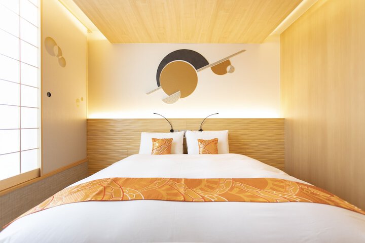 Room 10 of 28