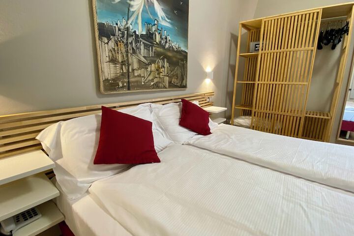 Room 40 of 148