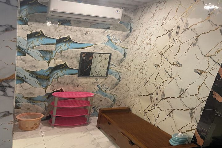 Room 8 of 11