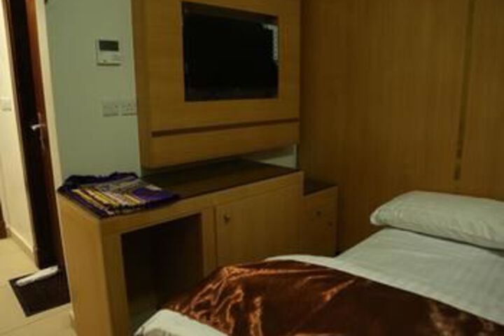 Room 9 of 45