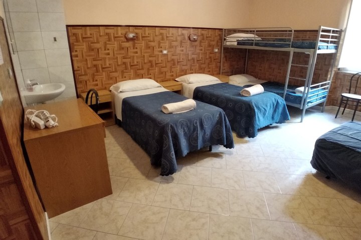 Room 46 of 79