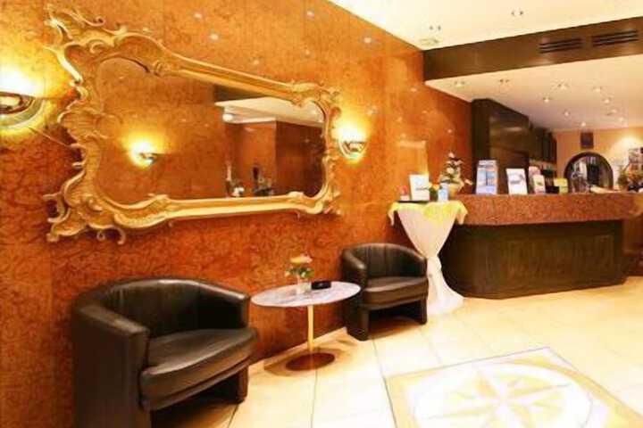 Entrance & Lobby
