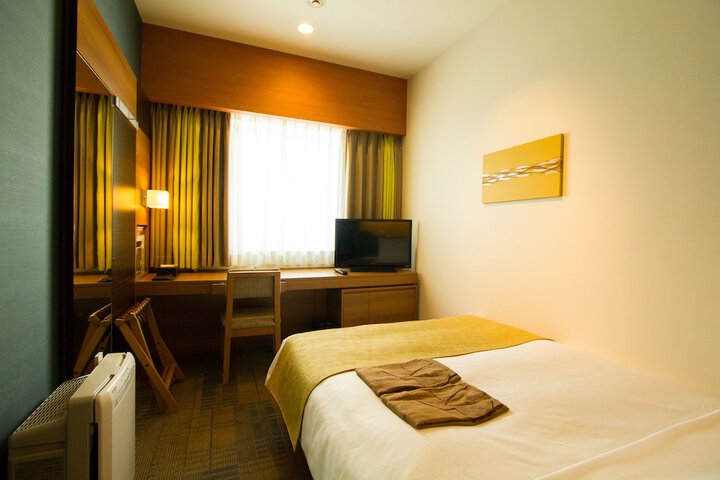 Room 13 of 27