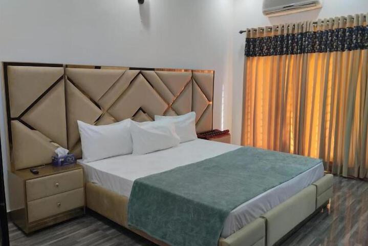 Diamond Luxe Hotel Lahore
