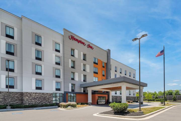 Exterior of Hampton Inn Baltimore Bayview Campus