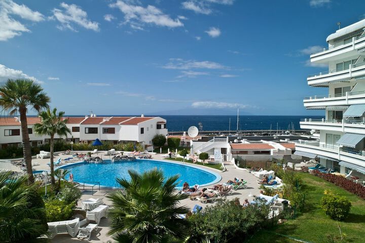 Hotel with Pool