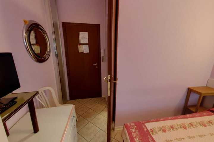 Room 7 of 46