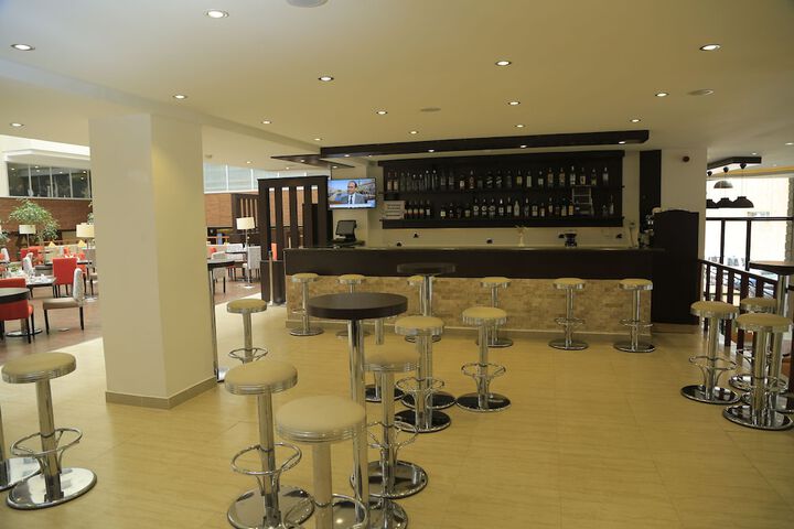Lounge 59 of 66