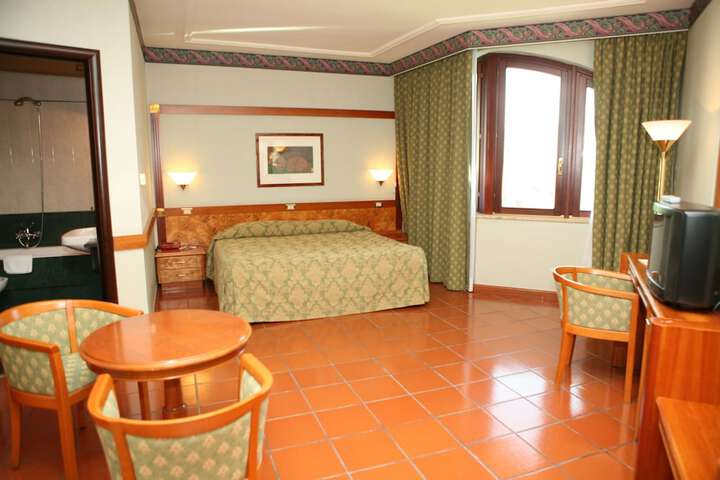 Room 2 of 35