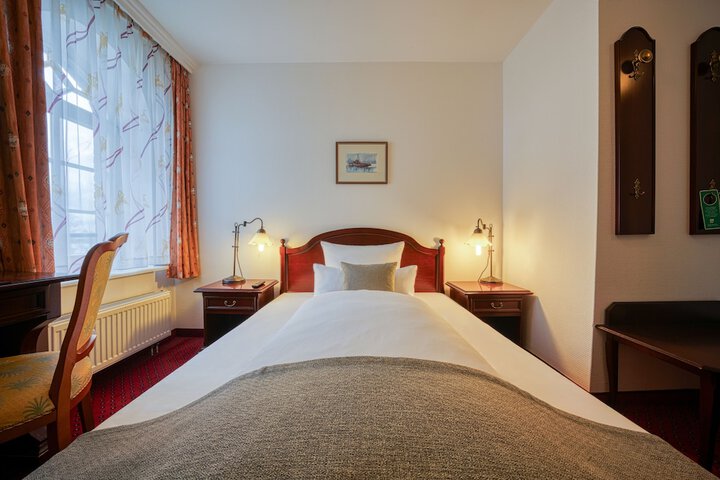Room 15 of 77