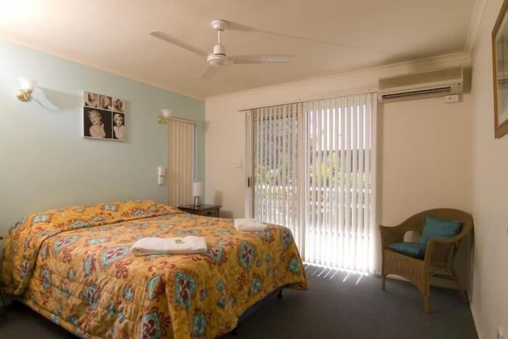 Room 4 of 25