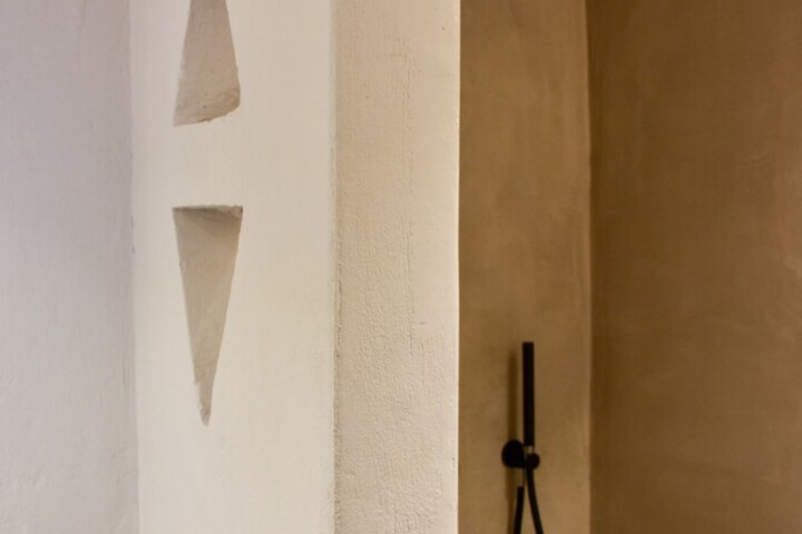 Room 44 of 79