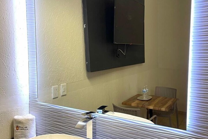 Room 13 of 36