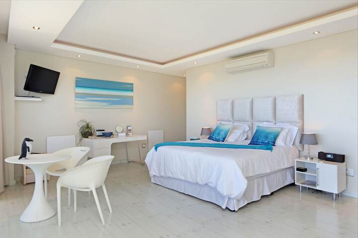 Room 4 of 113