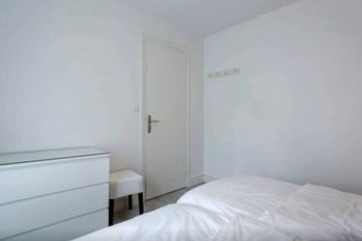 Room 8 of 68