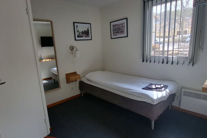Room 9 of 31