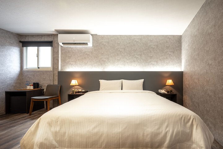 Room 10 of 46