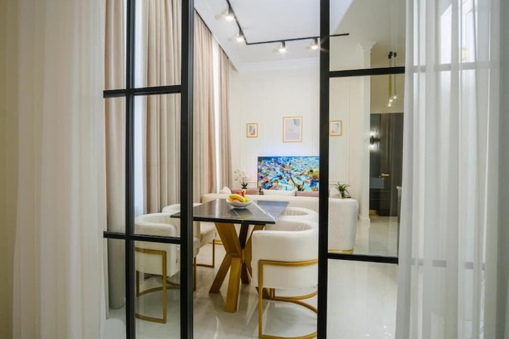 Room 33 of 42
