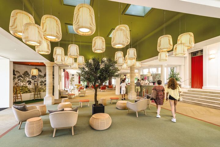Entrance & Lobby