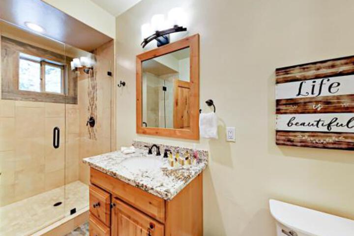 831 Patricia Cabin in Lake Tahoe, CA