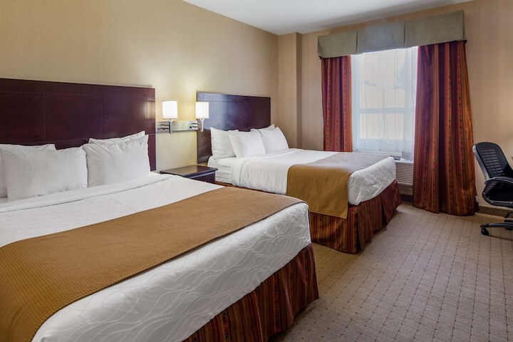 2 Queen Beds Microwave, Refrigerator High Speed Internet Full Breakfast (23 of 26)