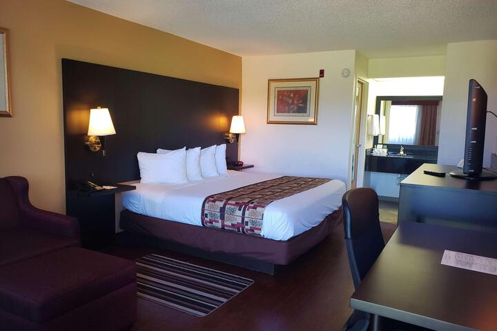 1 King Bed (7 of 18)