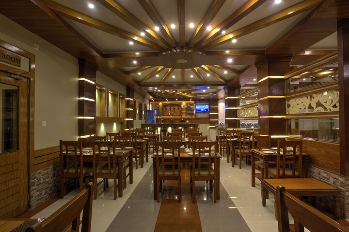 Dining 38 of 50