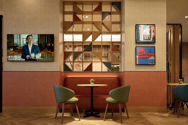 Lounge 70 of 73