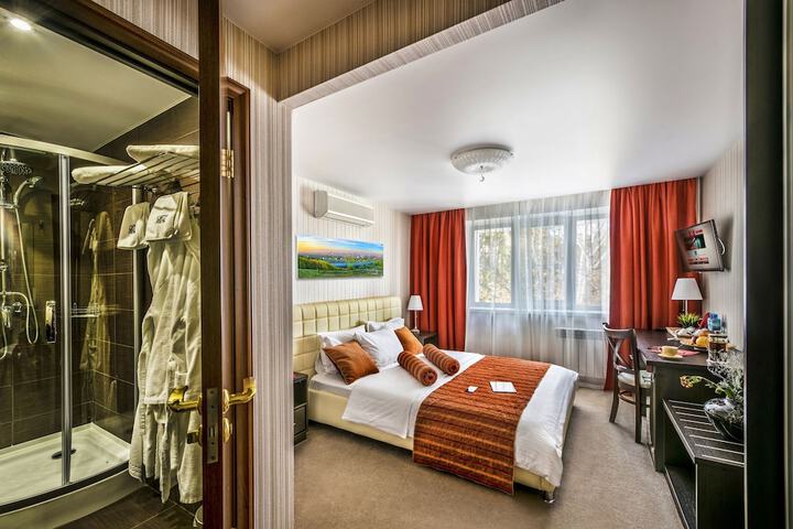 Room 43 of 68