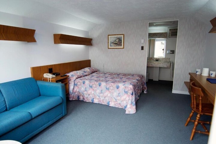 Room 8 of 30