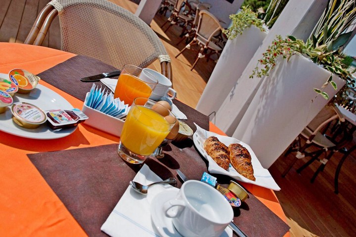Breakfast/Coffee Service 21 of 34