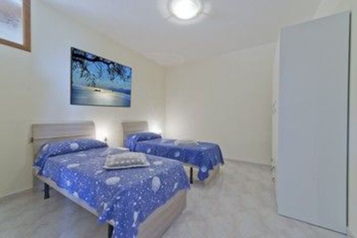 Room 7 of 10