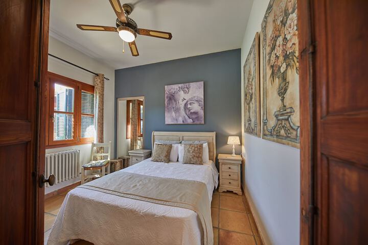 Room 5 of 140
