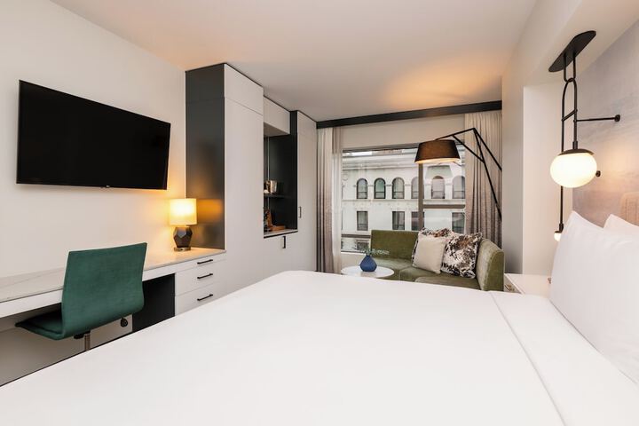 Room 38 of 170
