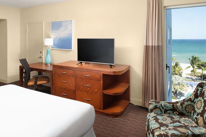 1 King Bed Accessible (13 of 18)