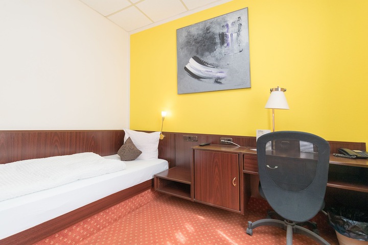 Room 8 of 35
