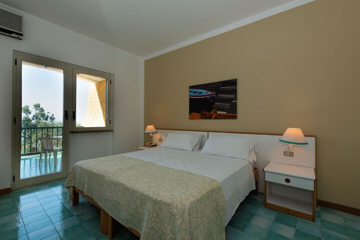 Room 8 of 31