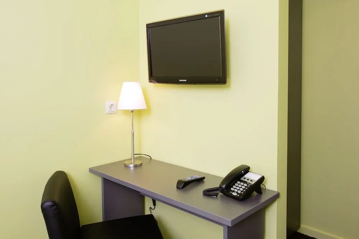 Room 7 of 19
