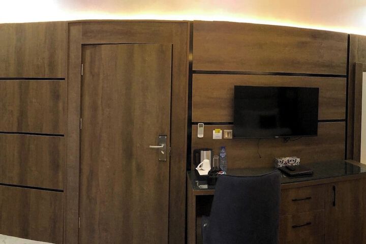 Room 18 of 33