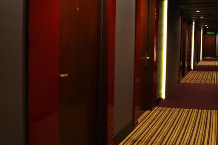Ballroom/Hall 65 of 66