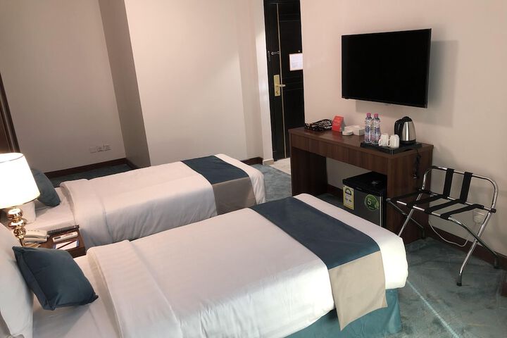 Room 2 of 20