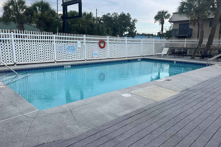Pool 21 of 28